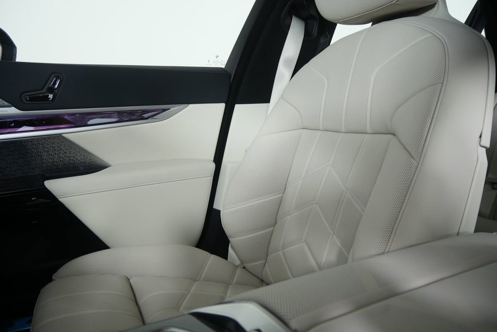 New 2026 BMW i7 xDrive60 w/ Executive Package image 23