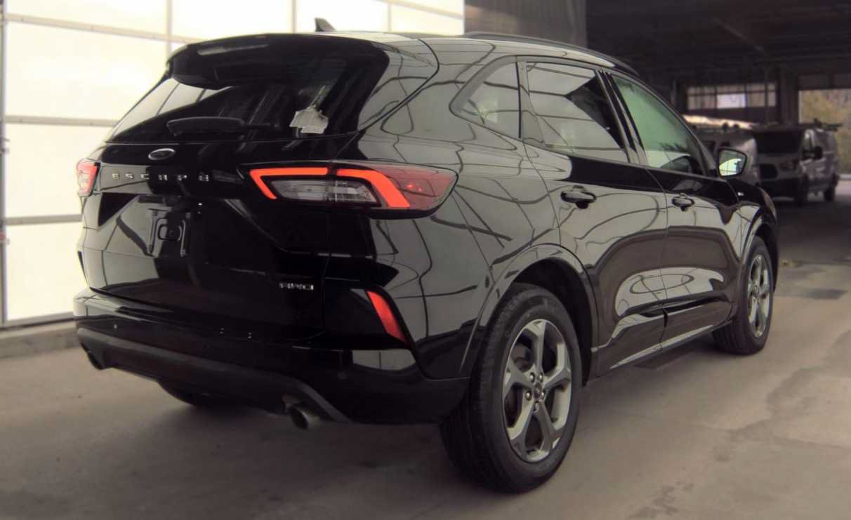 Used 2023 Ford Escape ST-Line w/ Tech Pack #1 AWD/4WD image 6