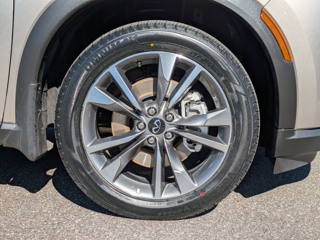 Certified 2025 INFINITI QX60 Luxe image 11