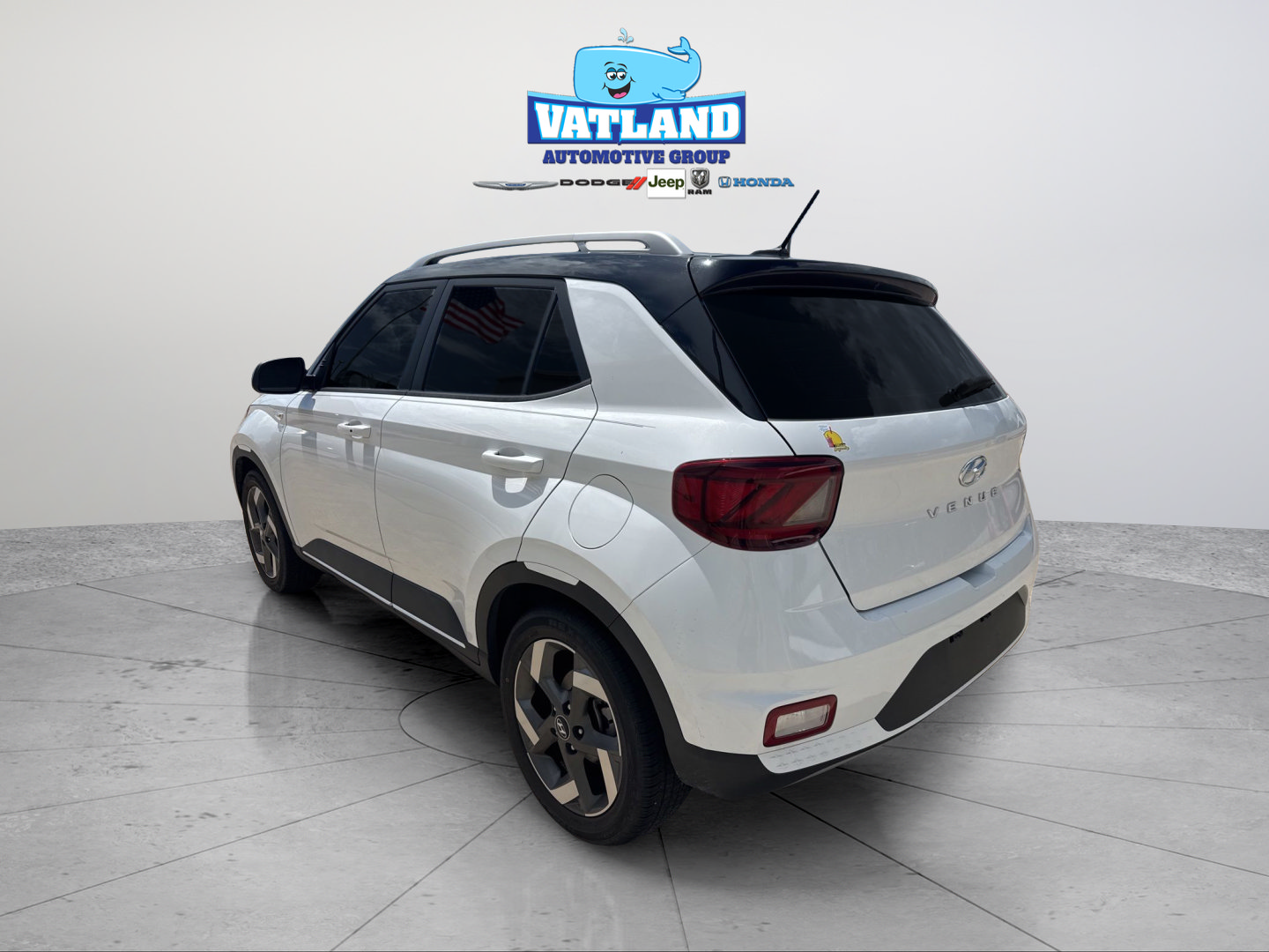 Used 2023 Hyundai Venue Limited FWD image 7