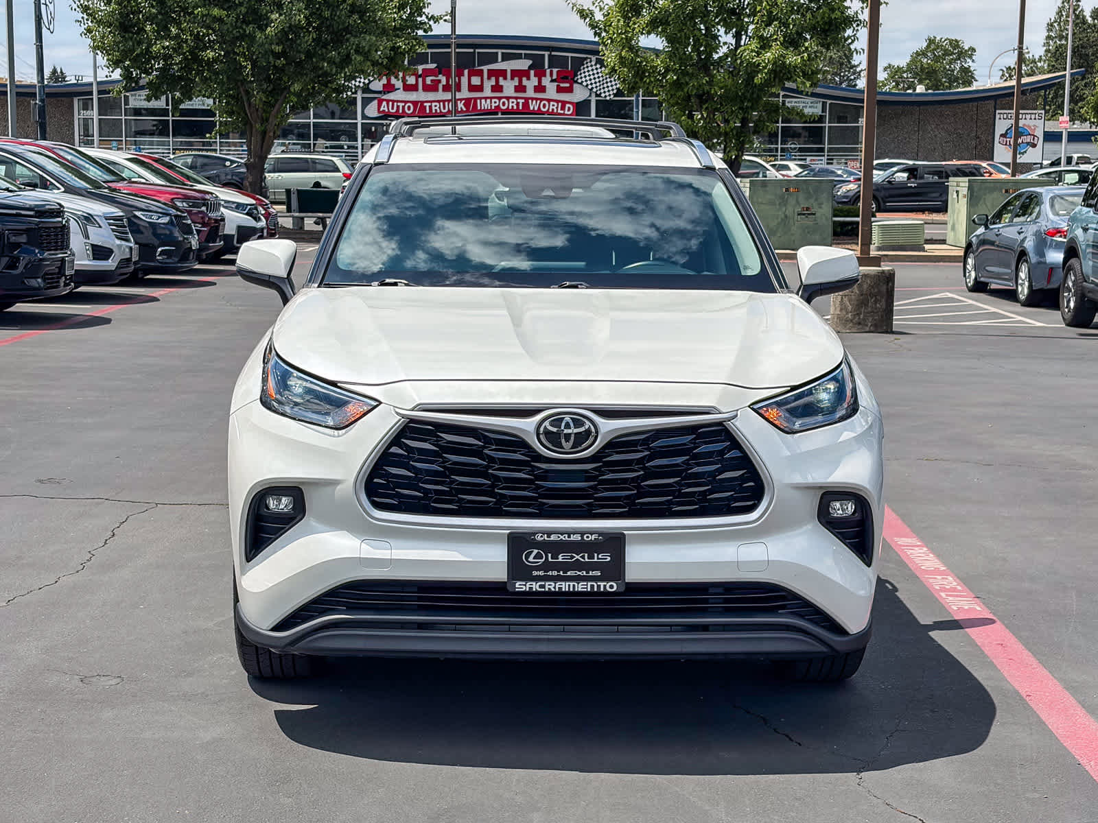 Used 2021 Toyota Highlander XLE FWD image 6