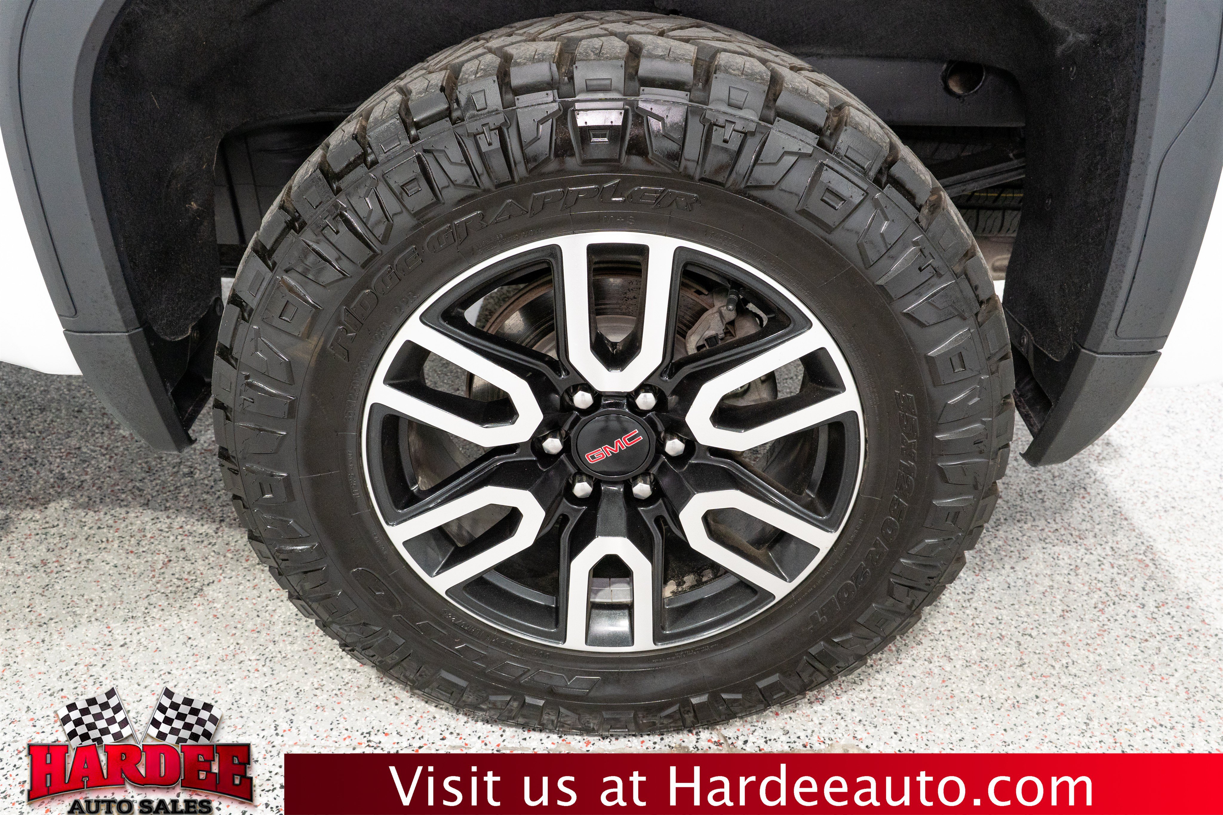 Used 2025 GMC Sierra 1500 AT4 w/ AT4 Premium Package AWD/4WD image 10