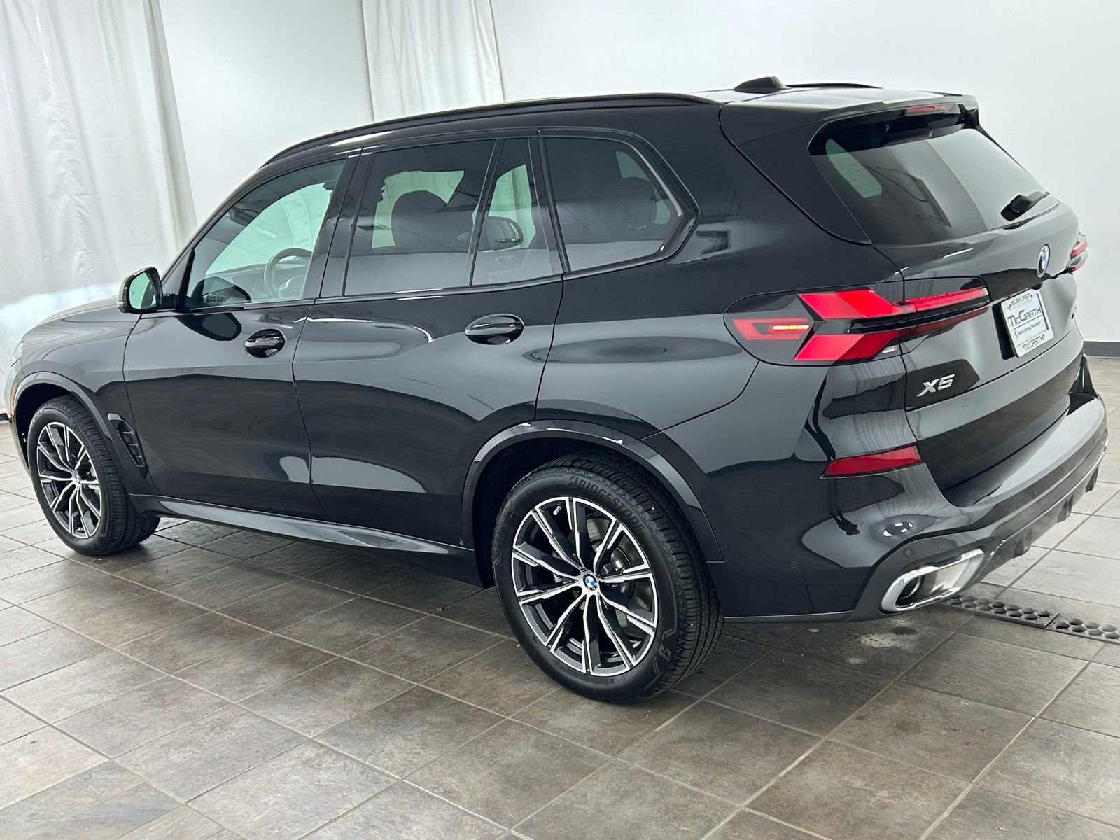 Used 2025 BMW X5 xDrive40i w/ M Sport Package image 3