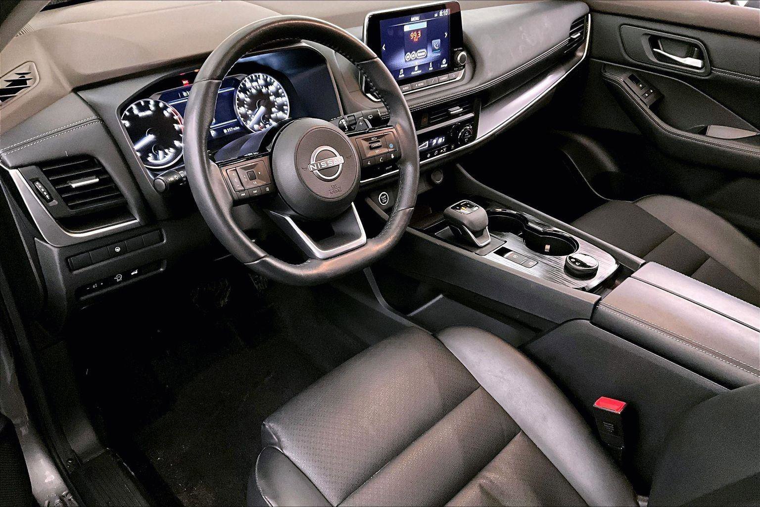 Used 2023 Nissan Rogue SV w/ SV Premium B Package image 12