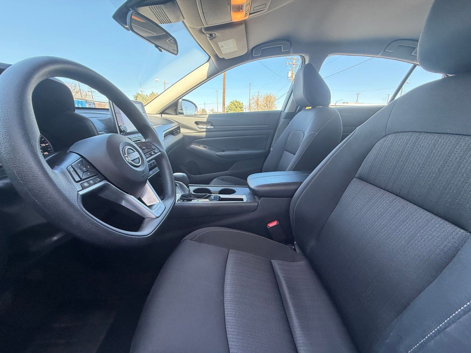 Used 2025 Nissan Altima 2.5 SV FWD image 24