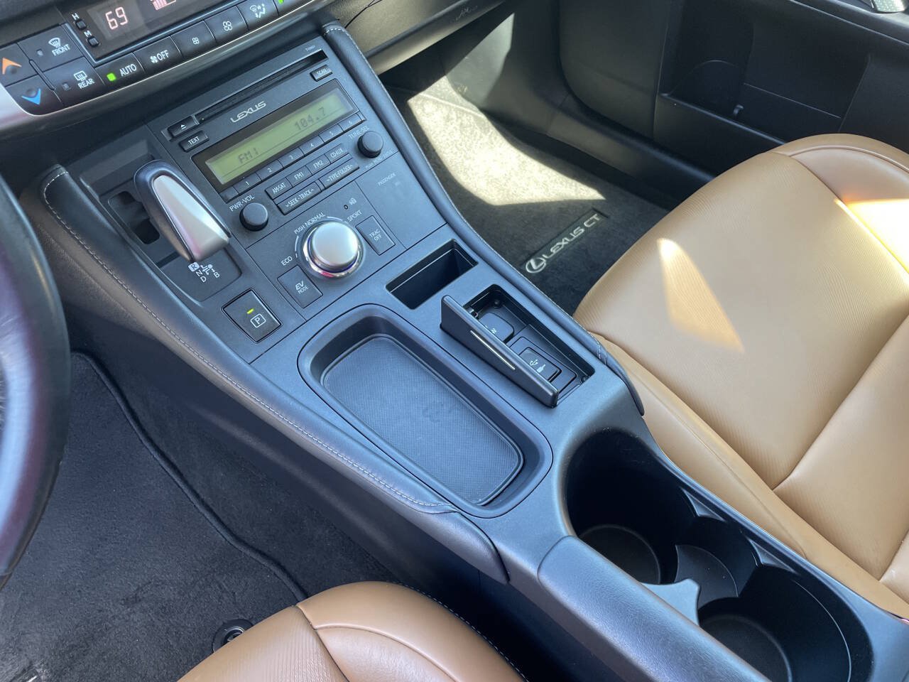 Used 2015 Lexus CT 200h FWD image 18