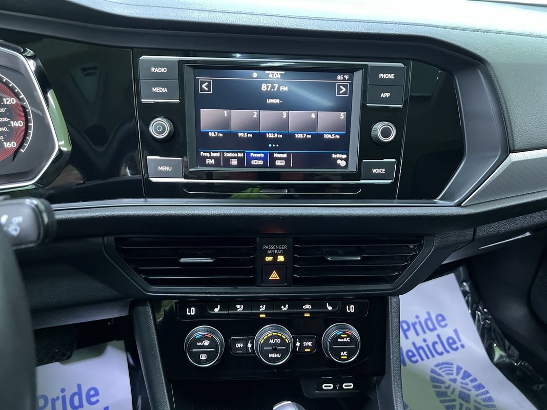 Used 2020 Volkswagen Jetta R-Line FWD image 20