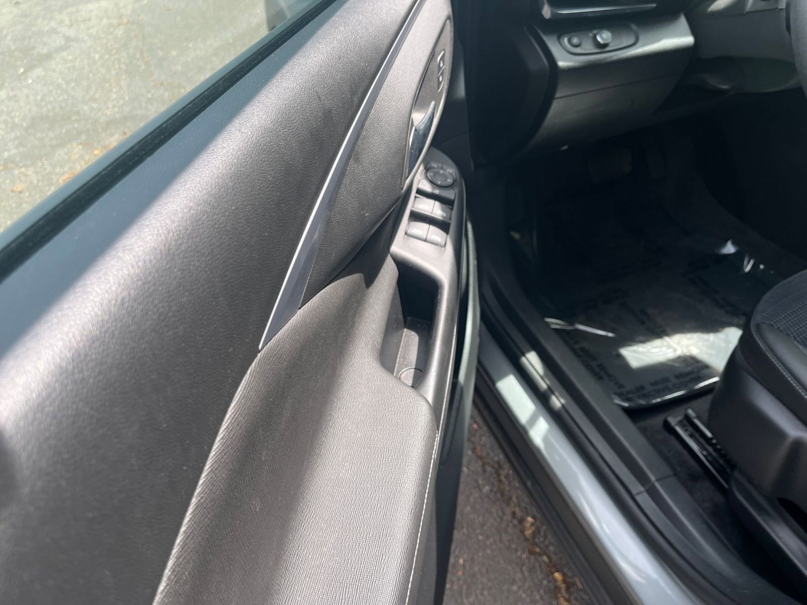 Used 2025 Buick Envista Preferred image 18