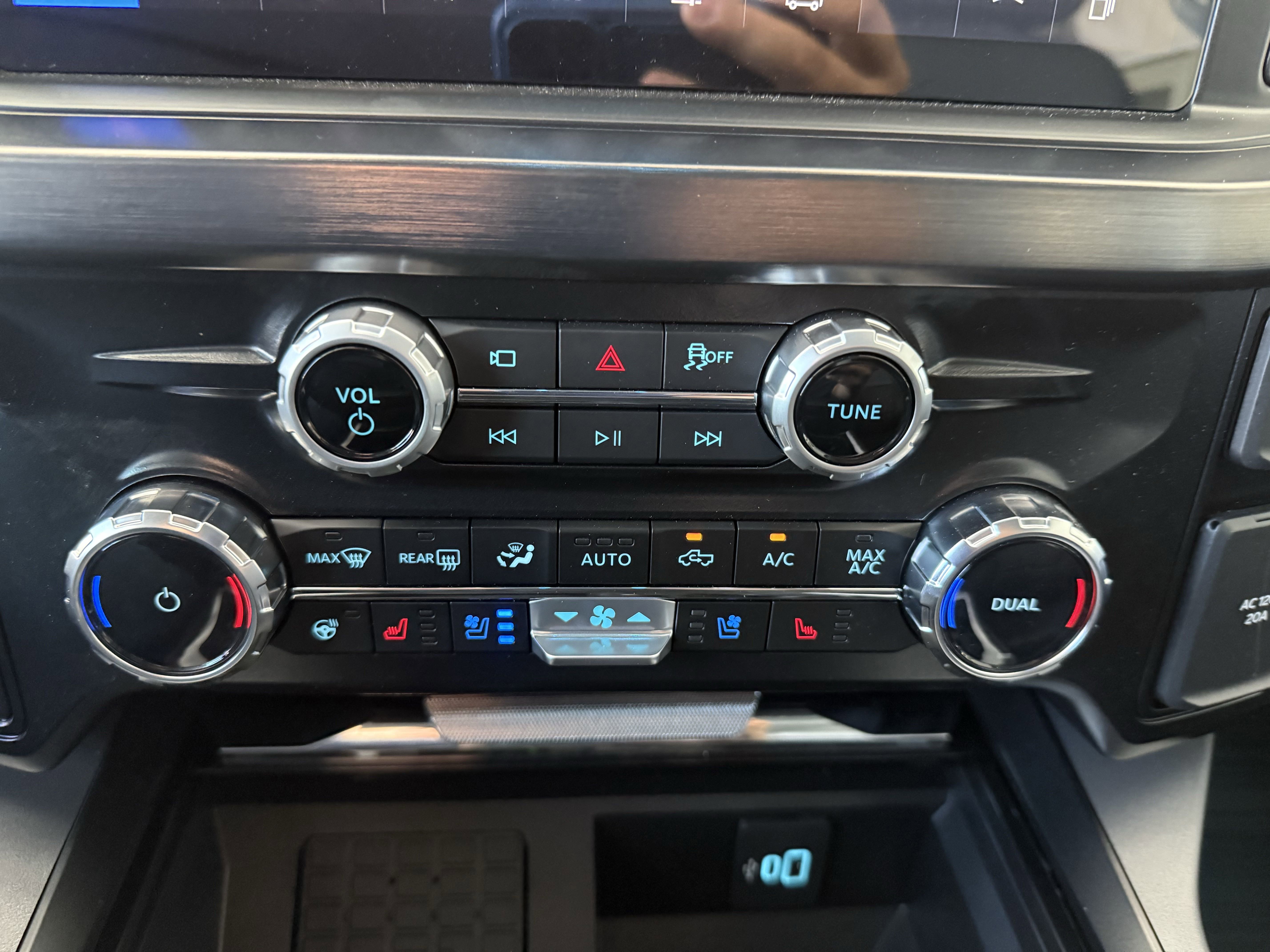 New 2025 Ford F250 Lariat image 29