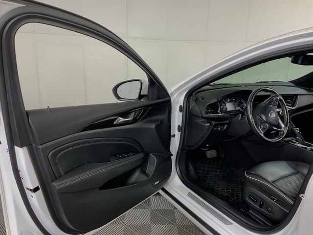 Used 2020 Buick Regal Avenir FWD image 25