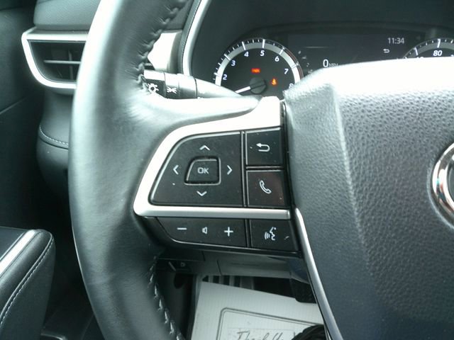 Used 2023 Toyota Highlander XLE image 13
