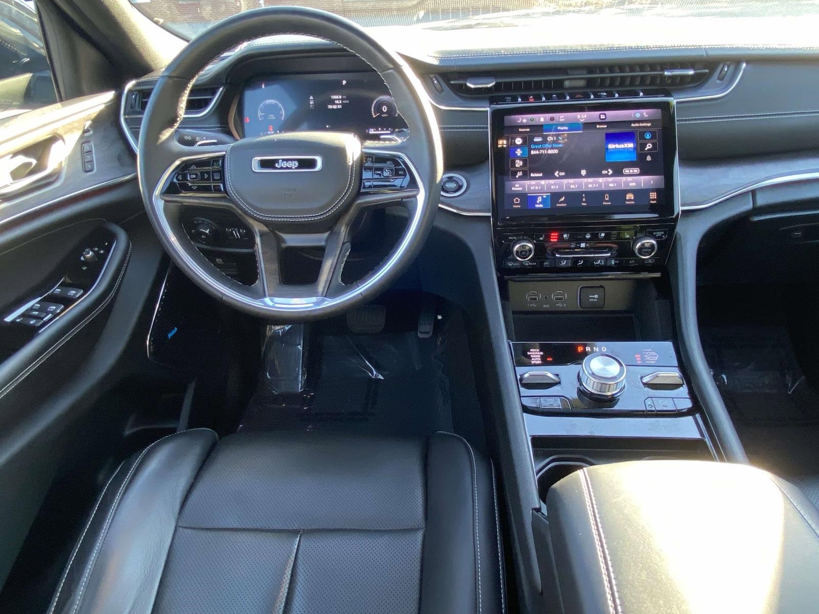 Used 2022 Jeep Grand Cherokee Overland w/ Luxury Tech Group IV image 10