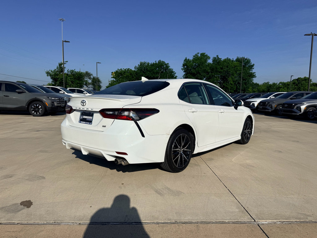 Used 2022 Toyota Camry SE FWD image 6