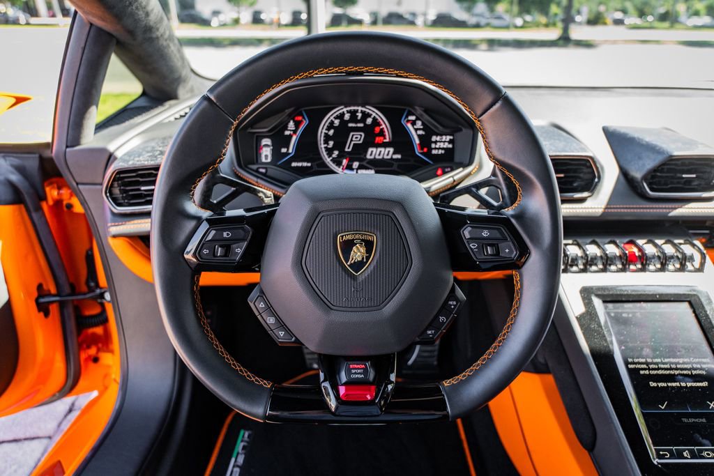 Used 2021 Lamborghini Huracan EVO RWD image 21