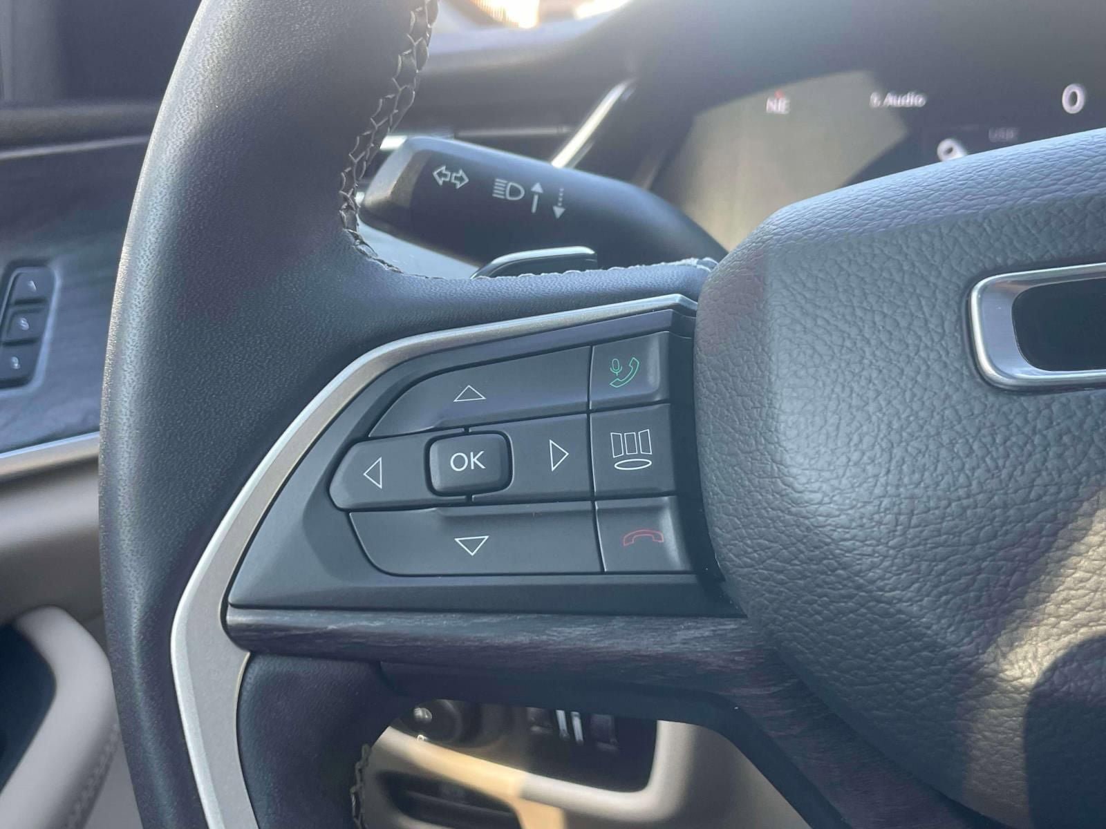 Used 2023 Jeep Grand Cherokee Limited AWD/4WD image 20