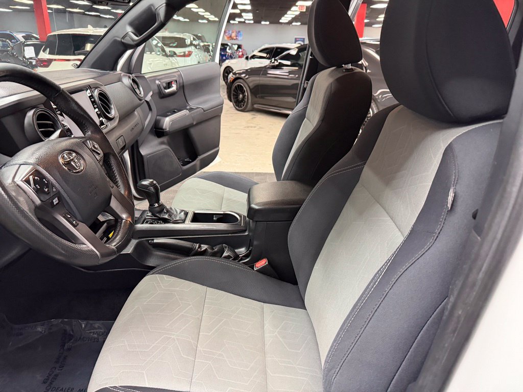 Used 2020 Toyota Tacoma TRD Sport w/ Technology Package AWD/4WD image 33