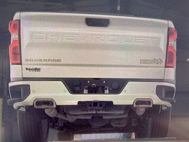 Used 2023 Chevrolet Silverado 1500 High Country w/ Technology Package AWD/4WD image 9