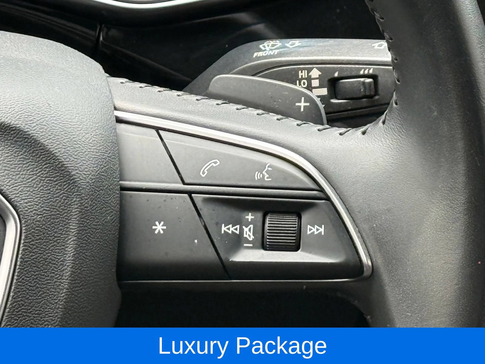 Used 2019 Audi Q8 Prestige w/ Luxury Package AWD/4WD image 35