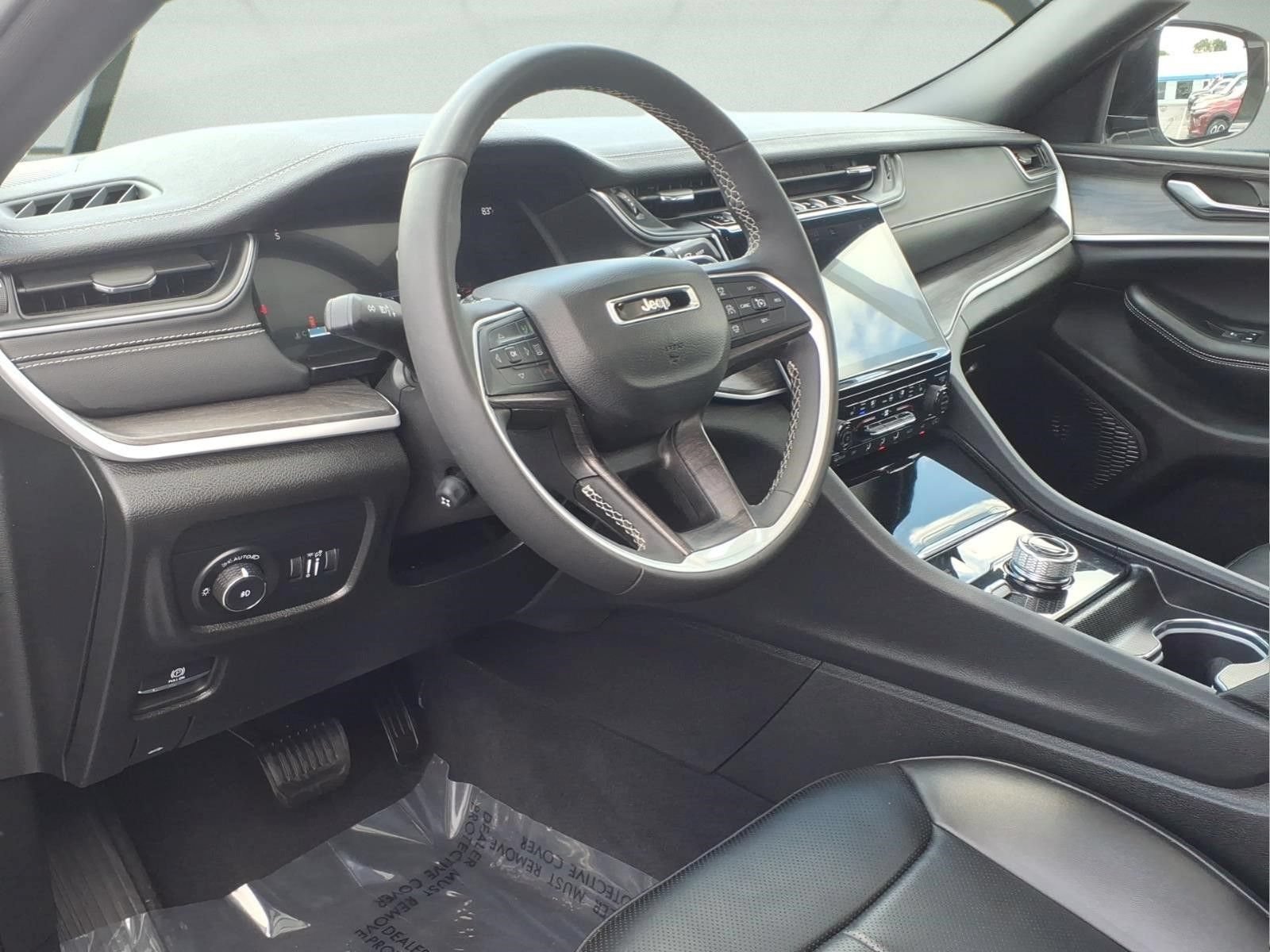 Used 2024 Jeep Grand Cherokee Limited w/ Luxury Tech Group II AWD/4WD image 7
