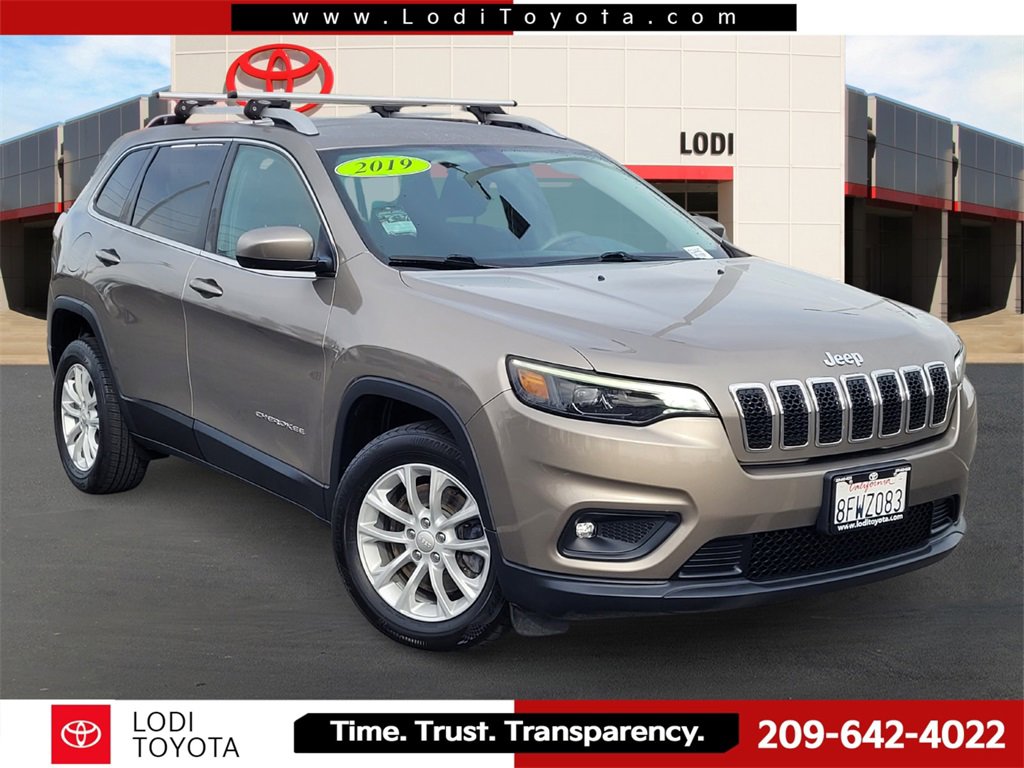 Used 2019 Jeep Cherokee Latitude w/ Popular Appearance Group image 1