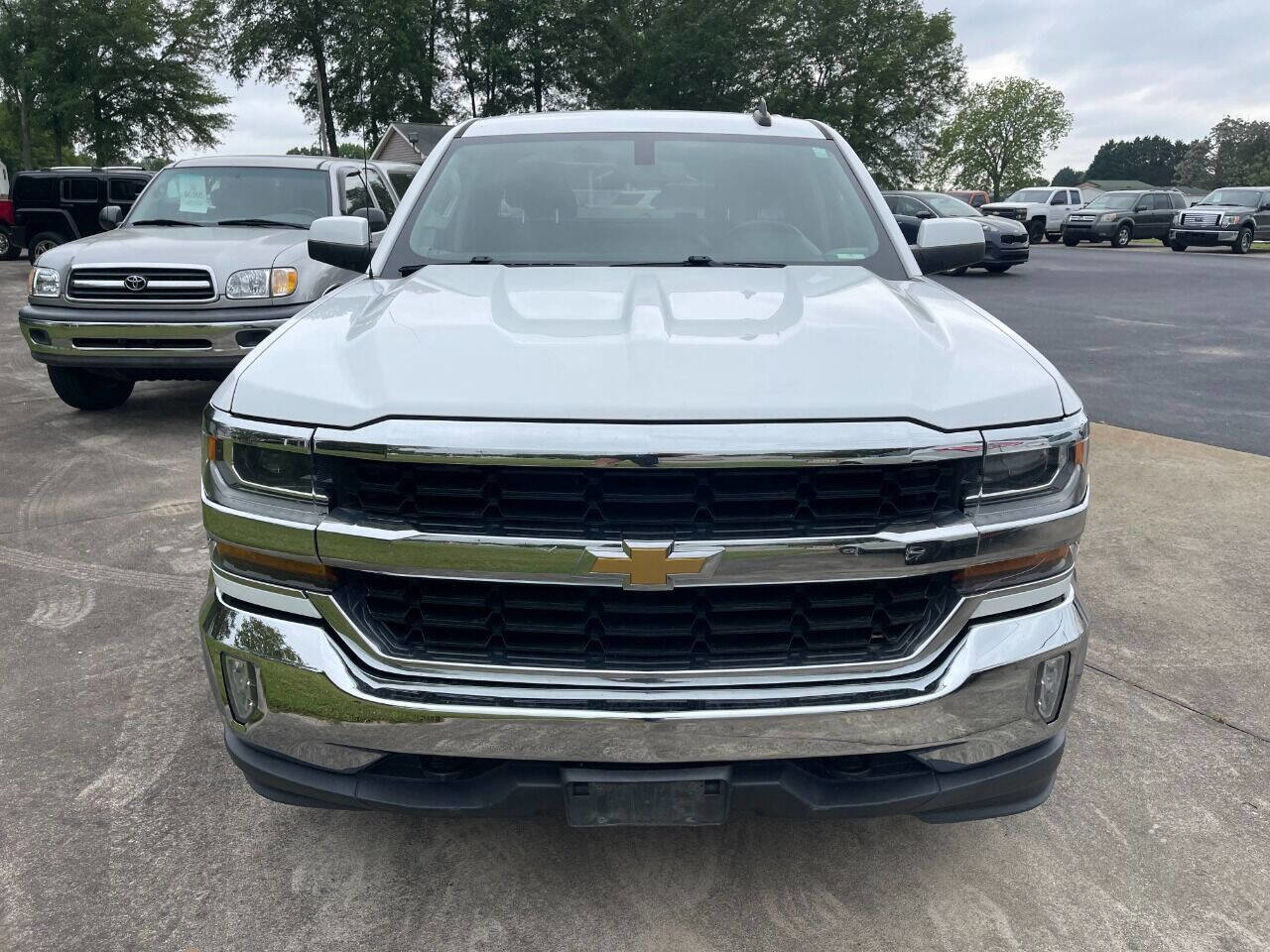 Used 2018 Chevrolet Silverado 1500 LT w/ All Star Edition AWD/4WD image 6