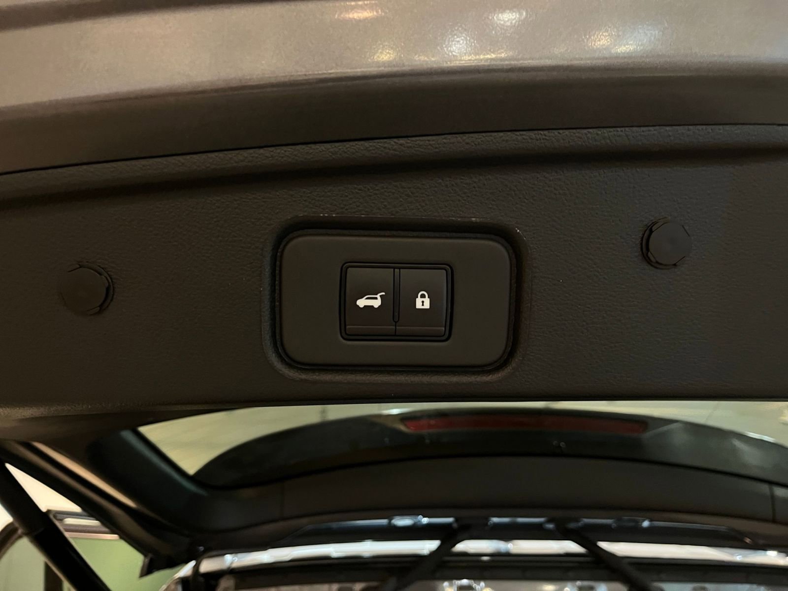 Used 2025 Nissan Pathfinder SV FWD image 23