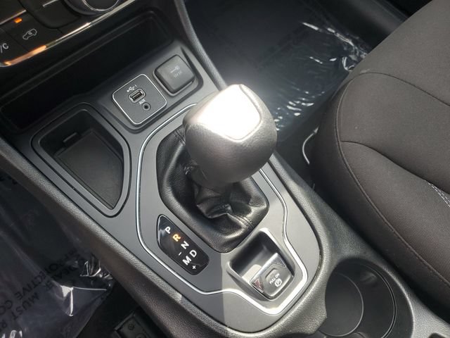 Used 2019 Jeep Cherokee Latitude w/ Popular Appearance Group FWD image 23
