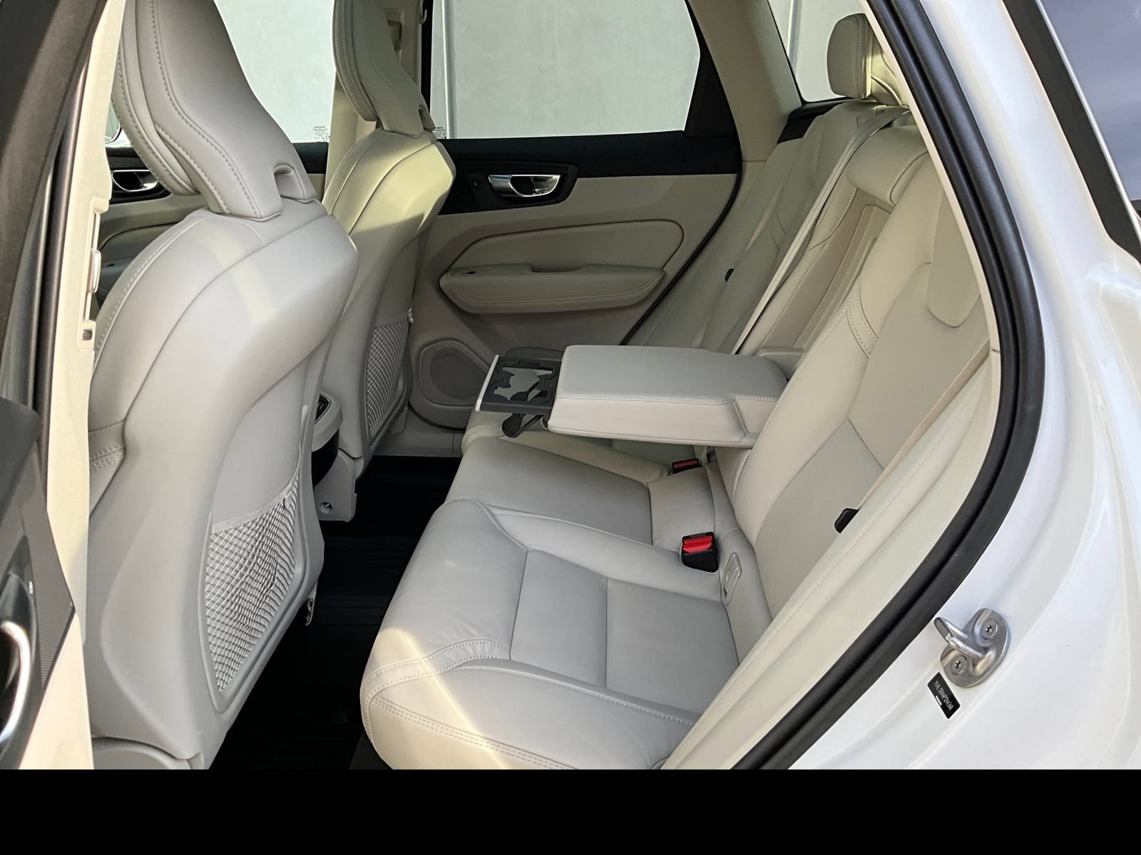 Certified 2023 Volvo XC60 B5 Ultimate w/ Climate Package AWD/4WD image 10