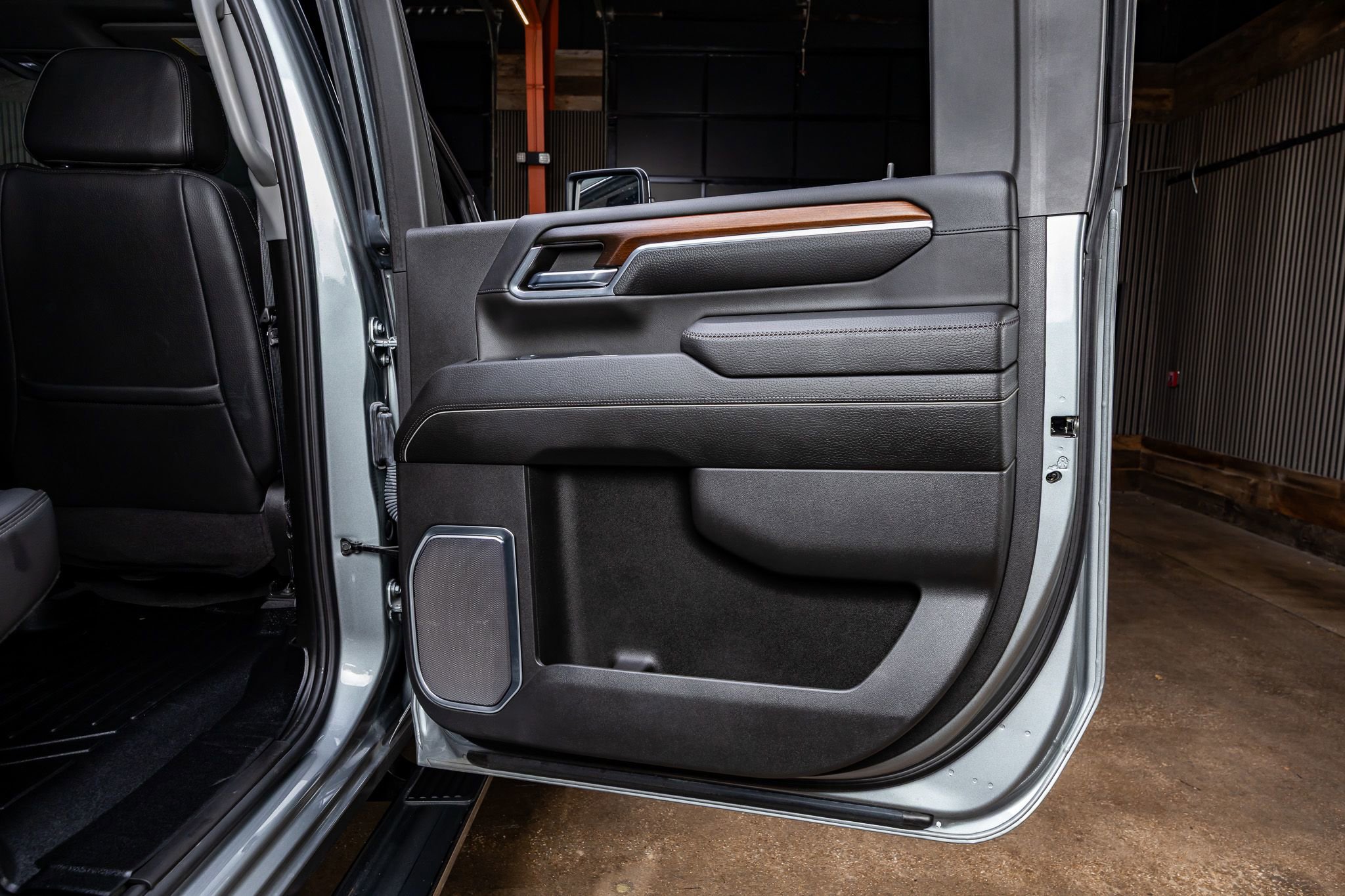 Used 2024 GMC Sierra 3500 Denali w/ Denali Reserve Package image 38