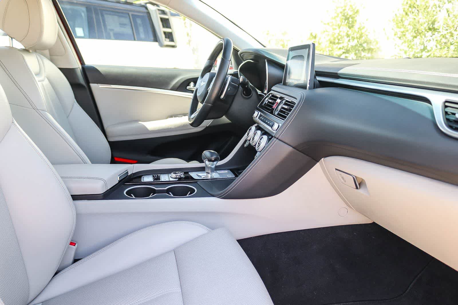 Used 2019 Genesis G70 2.0T Advanced RWD image 16