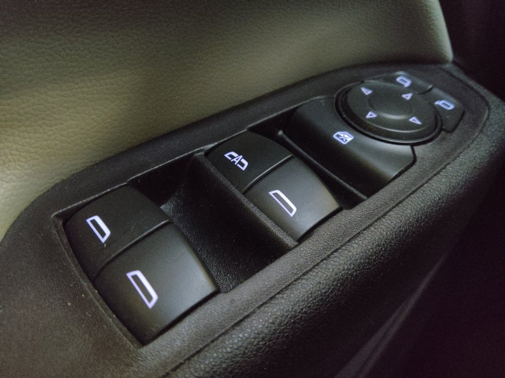 Used 2021 Chevrolet Equinox LS FWD image 27