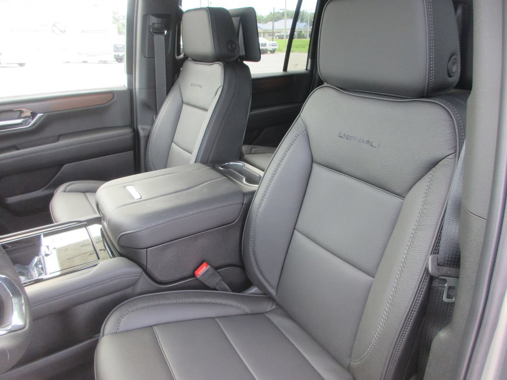 New 2026 GMC Yukon XL Denali w/ Denali Reserve Package AWD/4WD image 11