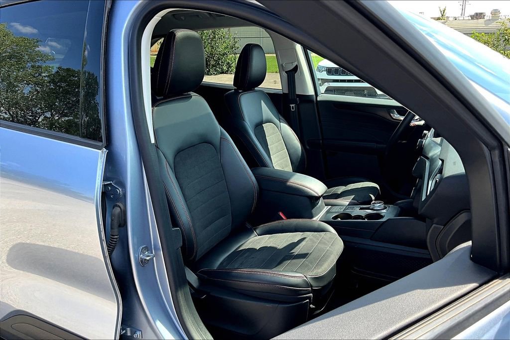 Used 2022 Ford Escape SEL w/ SEL Stealth AWD Package image 10