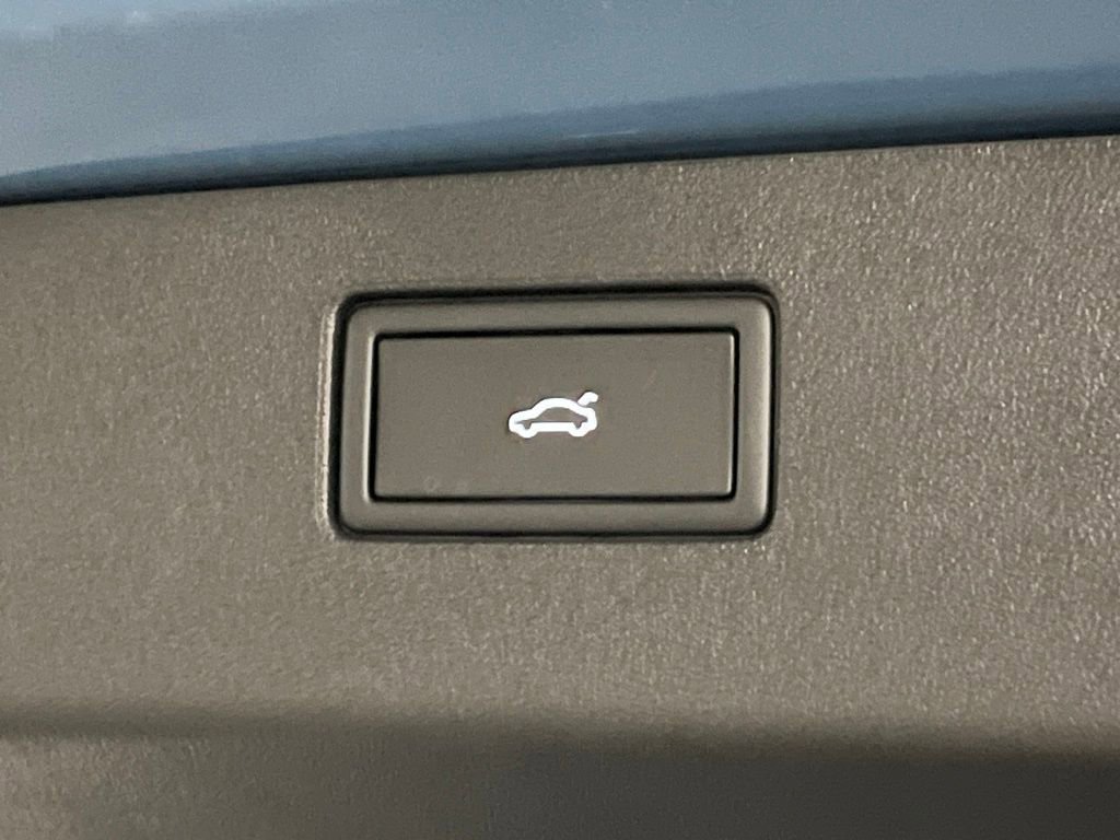 New 2025 Volkswagen Tiguan SE R-Line image 39