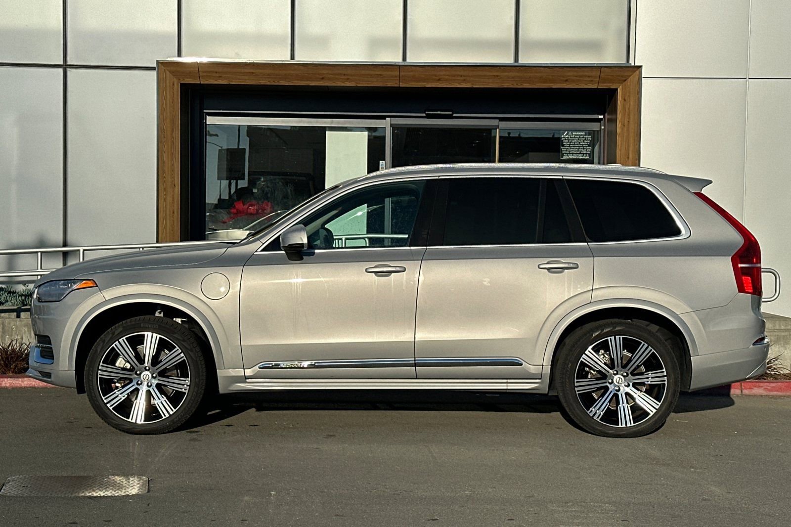 Used 2023 Volvo XC90 T8 Core image 5