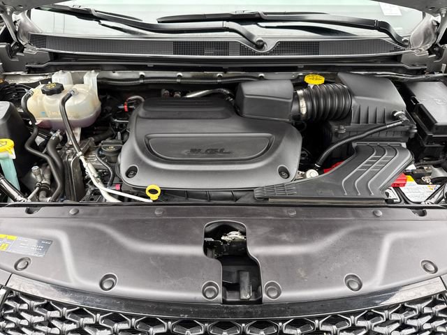 Used 2024 Chrysler Pacifica Touring-L image 27