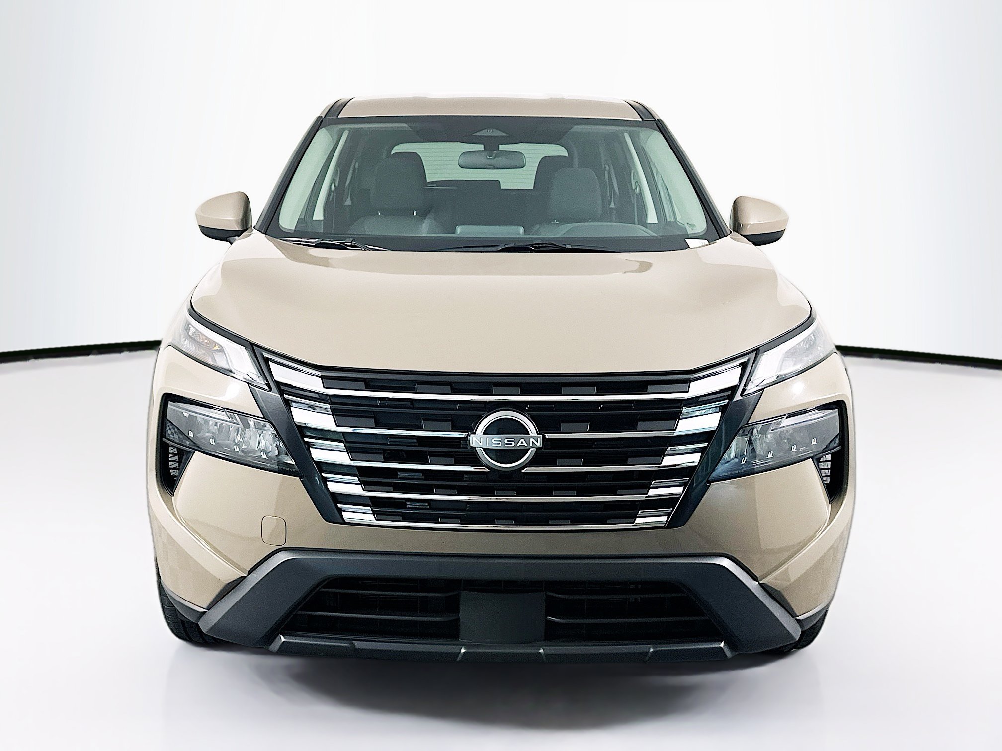 Used 2025 Nissan Rogue SV AWD/4WD image 2