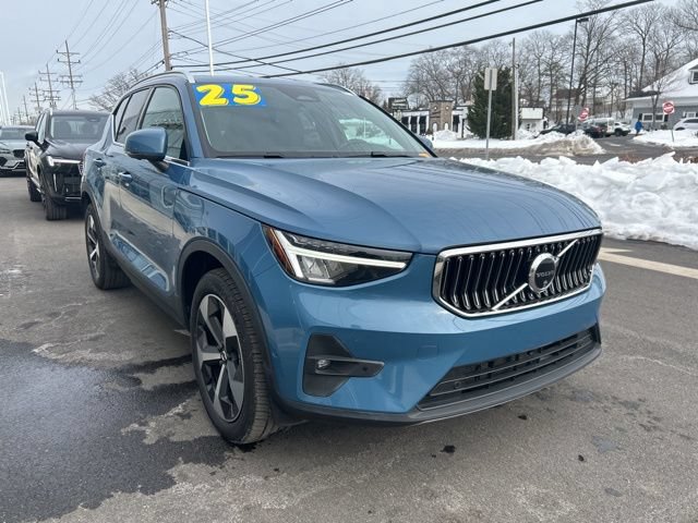 Certified 2025 Volvo XC40 B5 Plus AWD/4WD image 6