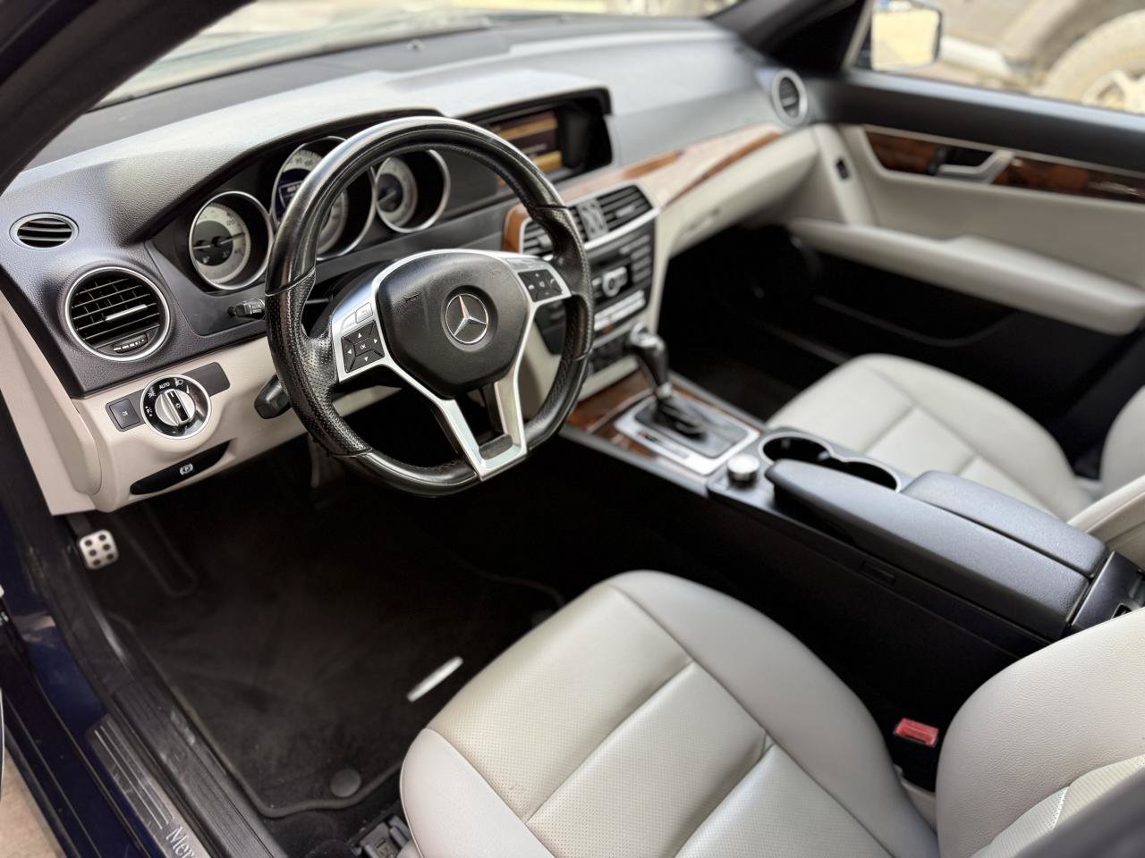 Used 2012 Mercedes-Benz C 250 Sedan image 11