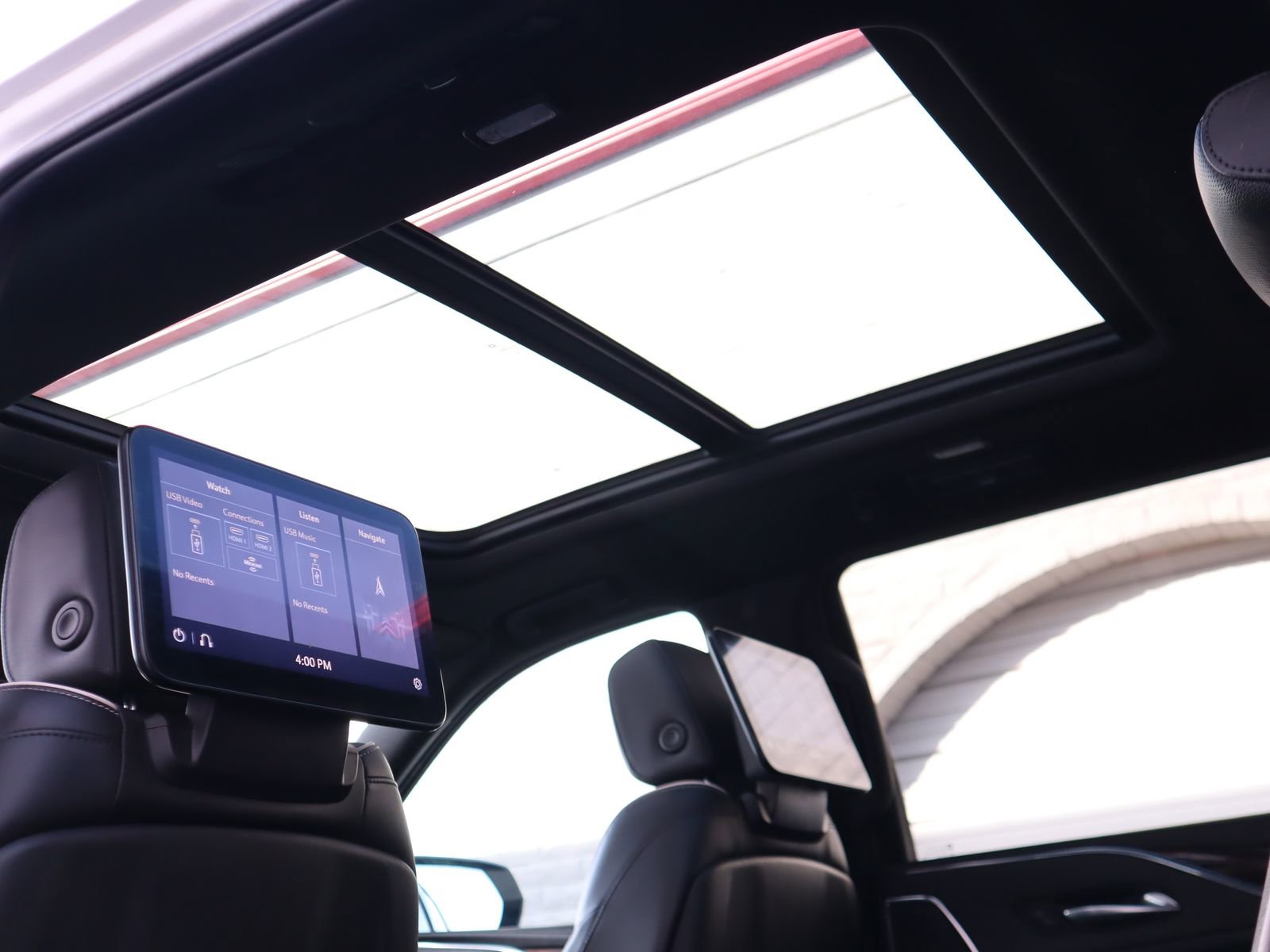 Used 2021 Cadillac Escalade ESV Premium Luxury w/ Driver Assist Tech Package AWD/4WD image 3