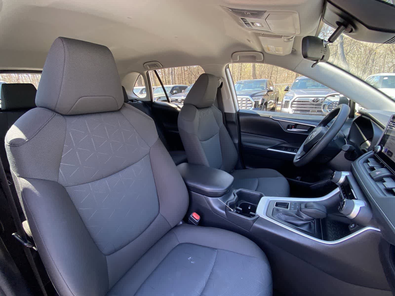 Used 2025 Toyota RAV4 XLE image 24