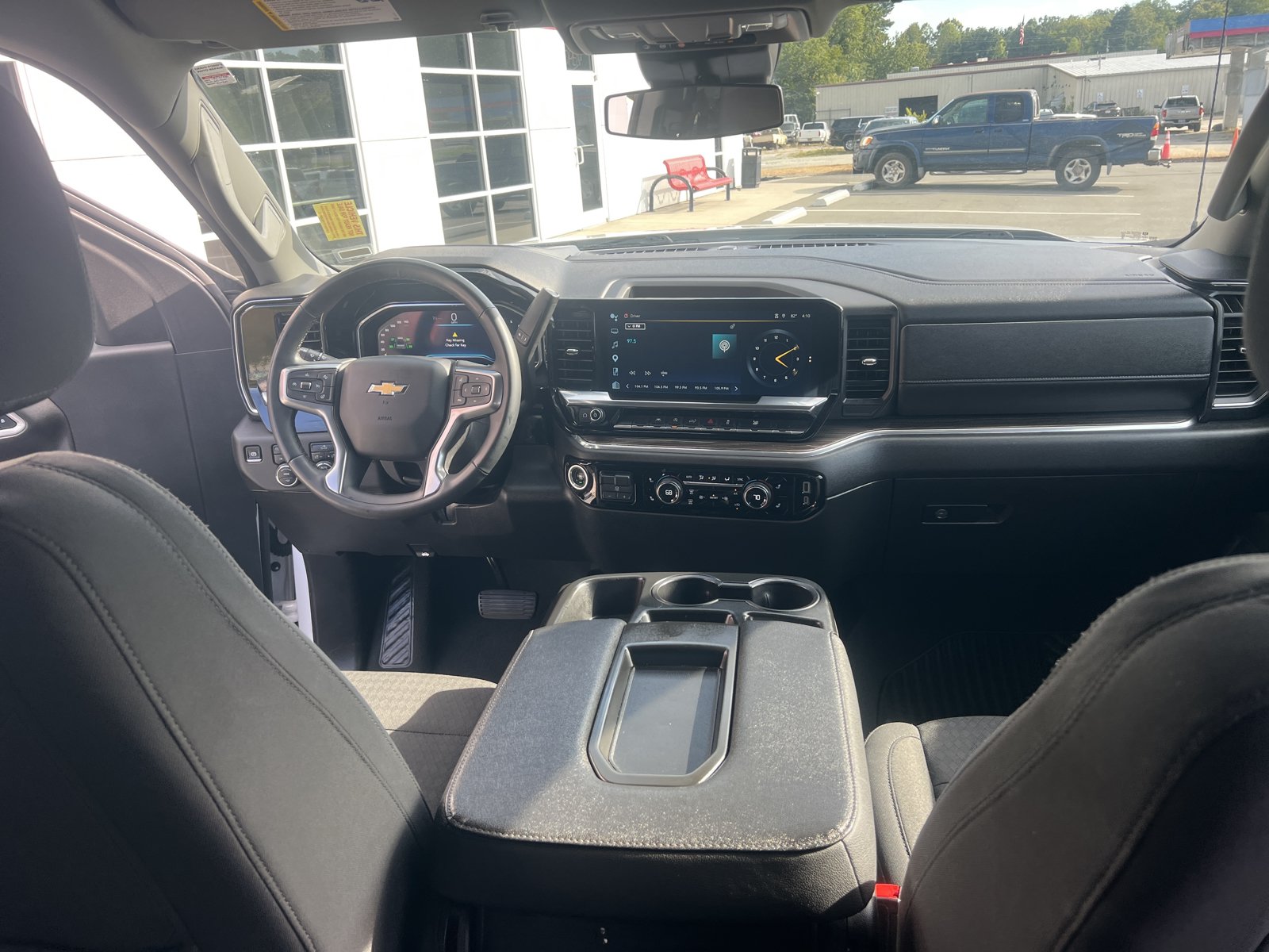 Used 2025 Chevrolet Silverado 1500 LT AWD/4WD image 23
