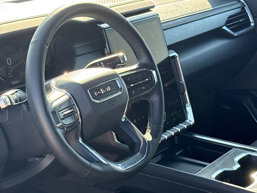 Used 2025 GMC Acadia Elevation FWD image 18