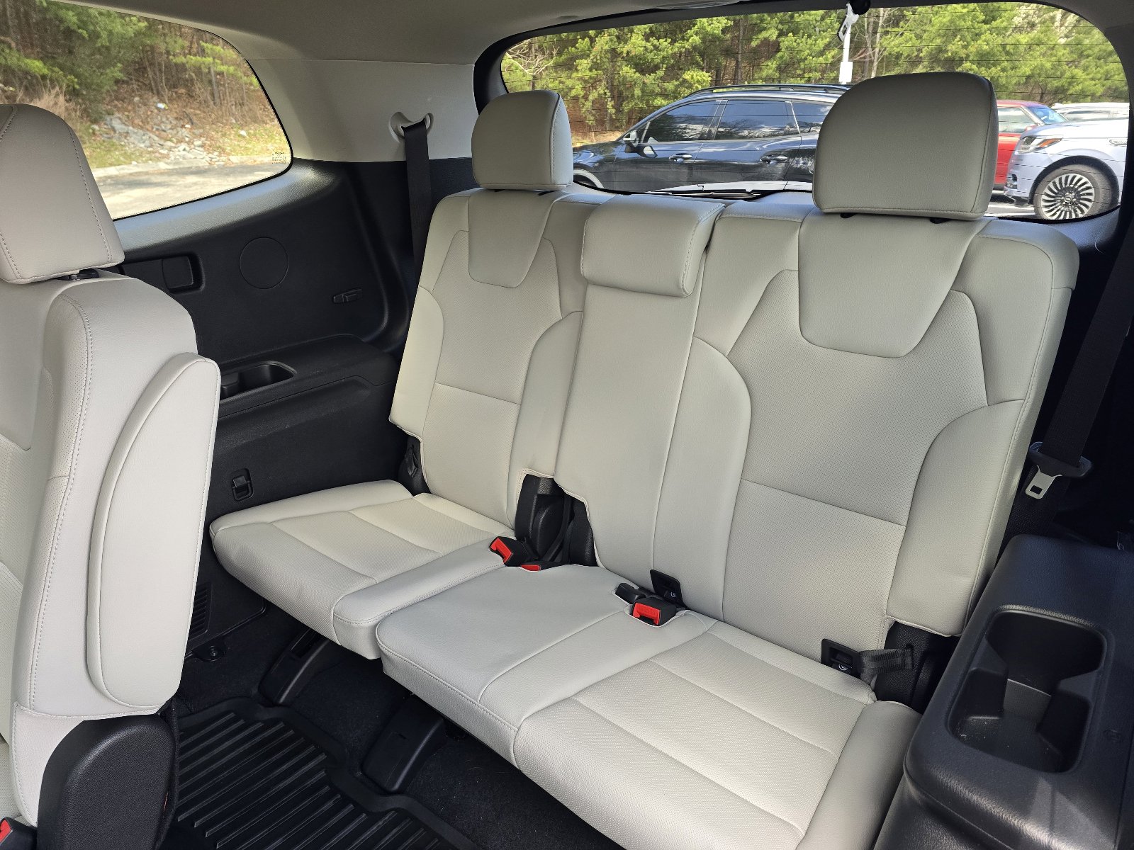 Used 2024 Kia Telluride EX w/ EX Captain's Chair Package image 10