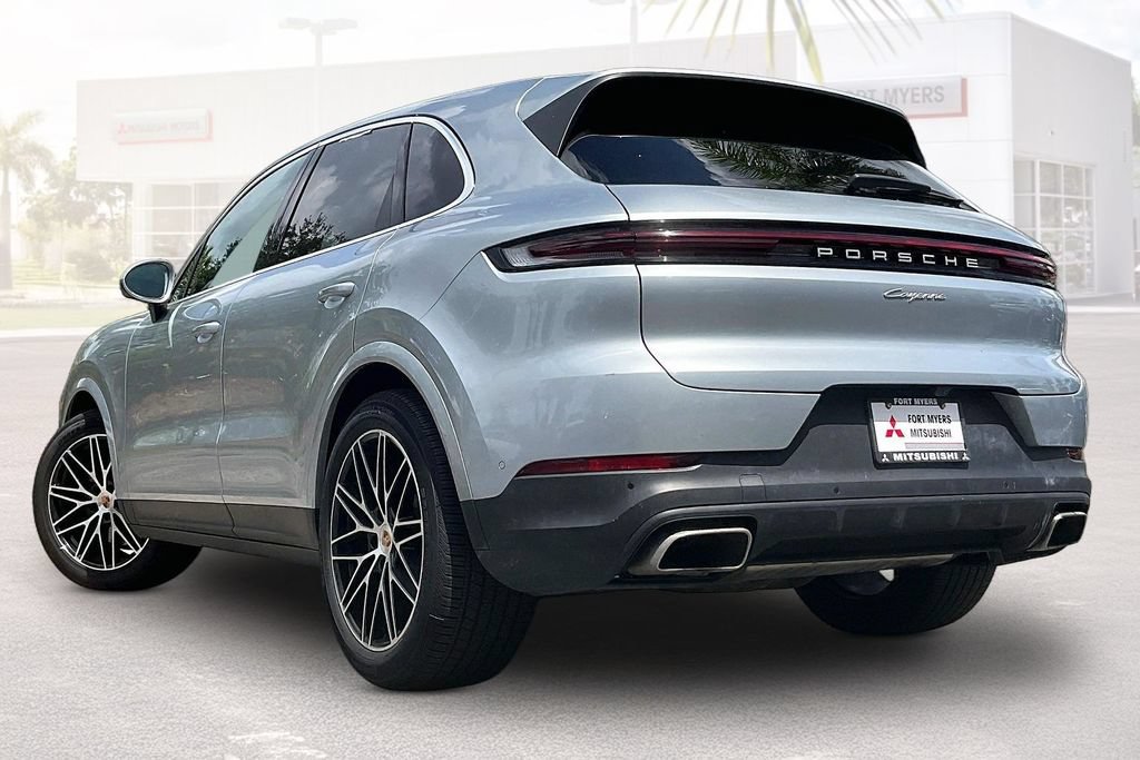 Used 2025 Porsche Cayenne AWD/4WD image 30
