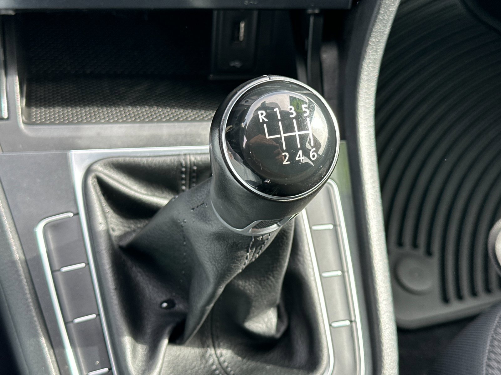 Used 2019 Volkswagen Golf 4-Door image 19