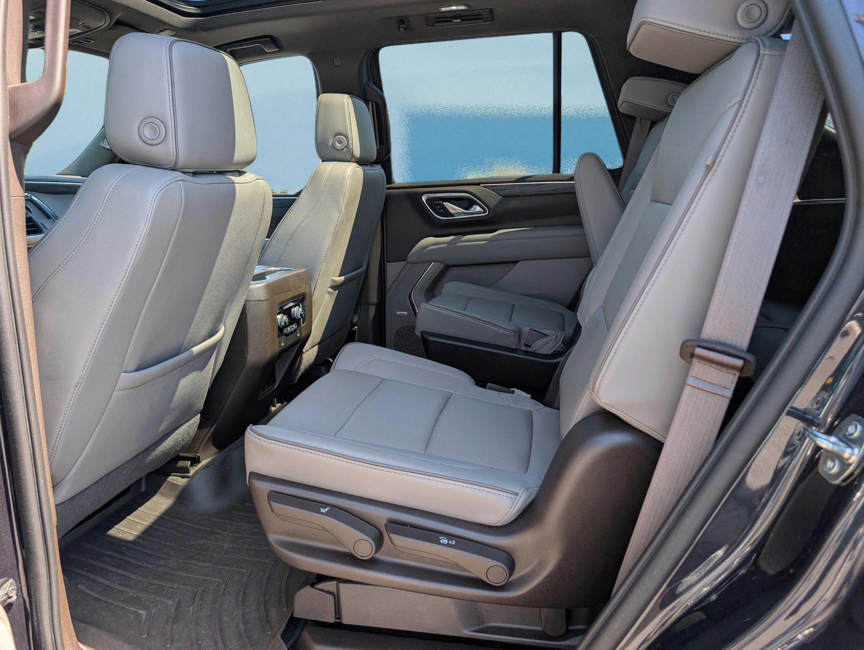 Used 2023 GMC Yukon SLT RWD image 15