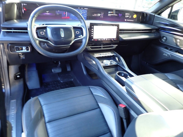 Certified 2025 Lincoln Nautilus Reserve w/ Jet Appearance Package AWD/4WD image 17