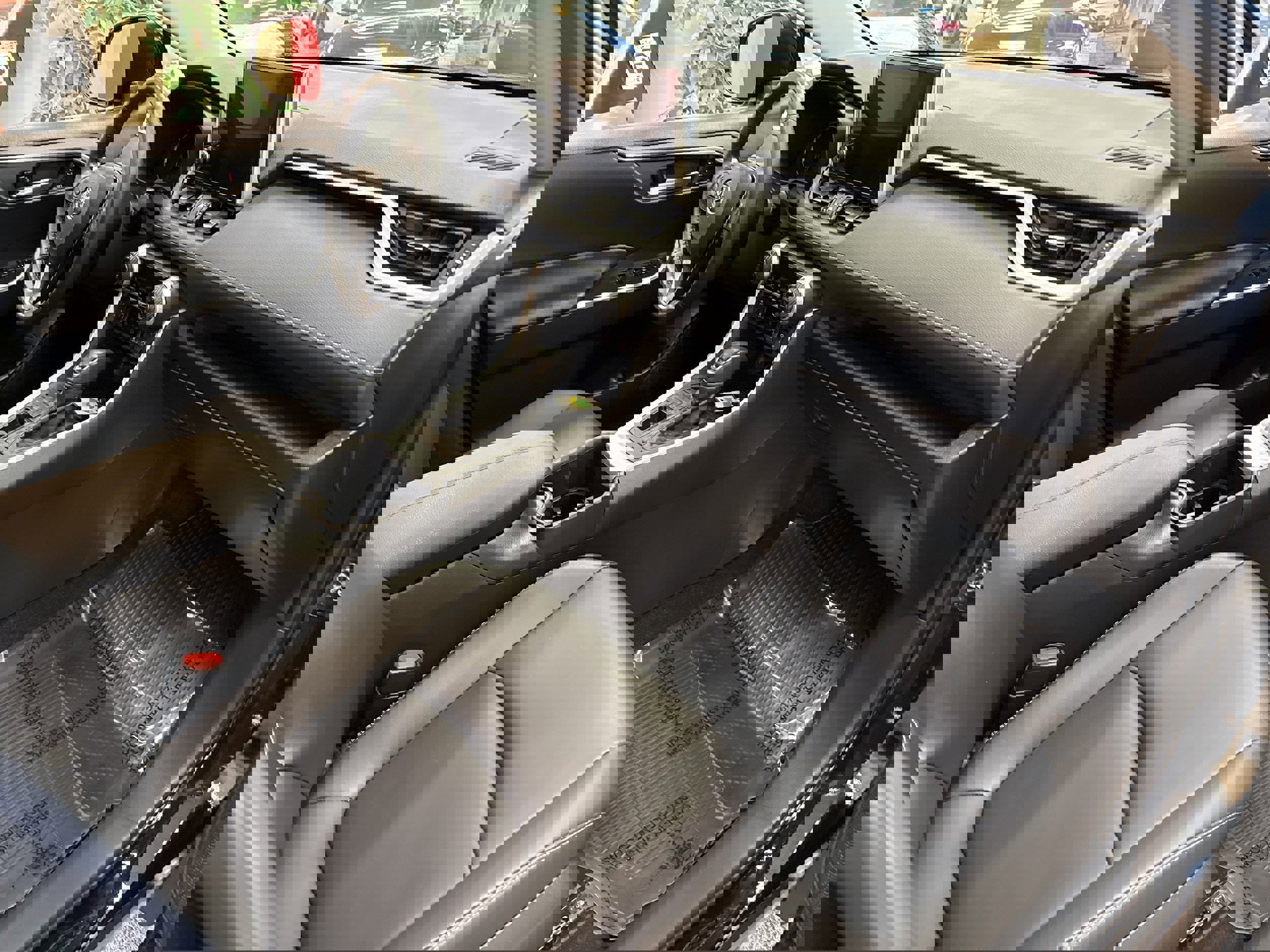 Used 2023 Toyota RAV4 XLE Premium image 17