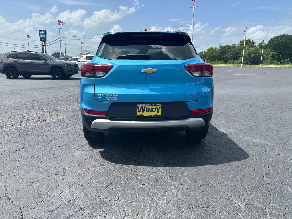 Used 2025 Chevrolet TrailBlazer LT AWD/4WD image 4